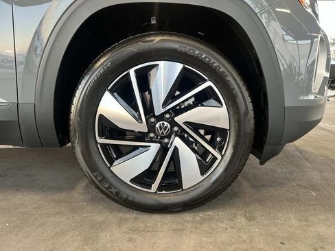 New 2026 Volkswagen Atlas SE FWD image 8