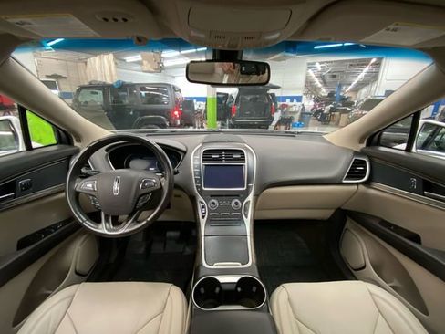 Used 2017 Lincoln MKX Reserve w/ Lincoln MKX Climate Package image 28