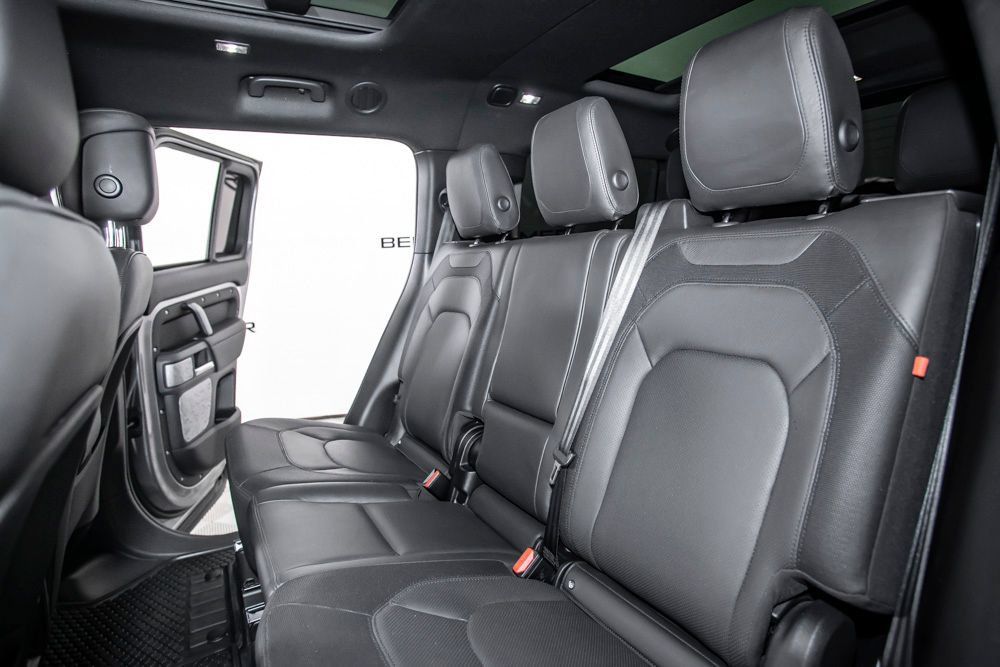 Used 2024 Land Rover Defender 130 X-Dynamic SE AWD/4WD image 15