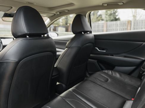 Used 2023 Hyundai Elantra Limited image 23