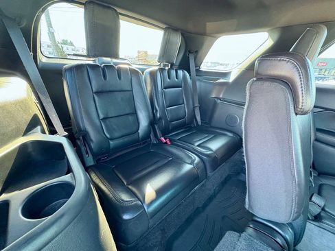 Used 2015 Ford Explorer XLT w/ Equipment Group 202B AWD/4WD image 35