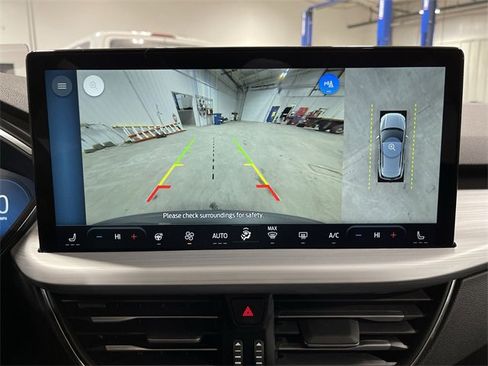 Used 2025 Ford Escape SE w/ PHEV Premium Package image 28