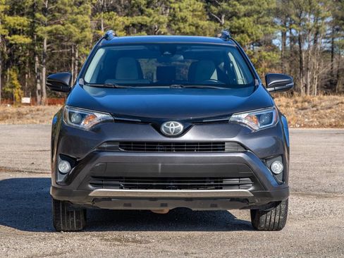 Used 2018 Toyota RAV4 XLE image 2