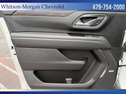 Used 2024 Chevrolet Suburban Z71 w/ Luxury Package AWD/4WD image 17