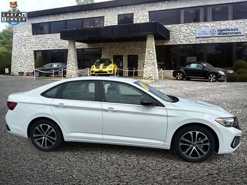 Used 2024 Volkswagen Jetta Sport FWD image 5