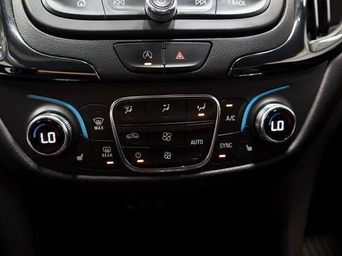 Used 2022 Chevrolet Equinox RS w/ Infotainment Package image 33