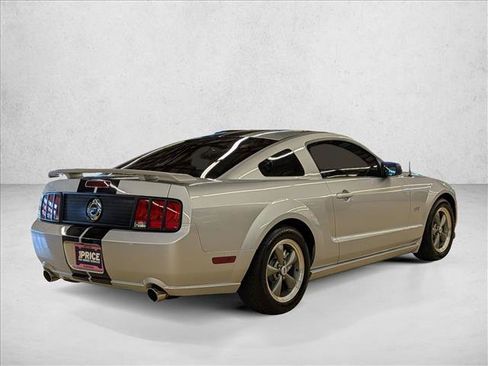 Used 2005 Ford Mustang GT RWD image 5