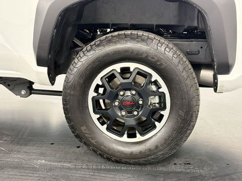 Used 2025 Toyota Tacoma TRD Off-Road AWD/4WD image 28