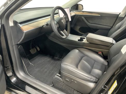 Certified 2023 Tesla Model Y Long Range AWD/4WD image 9