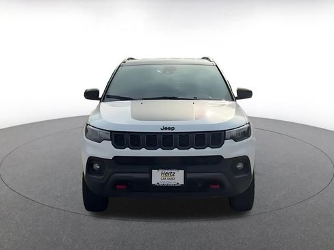 Used 2025 Jeep Compass Trailhawk AWD/4WD image 4