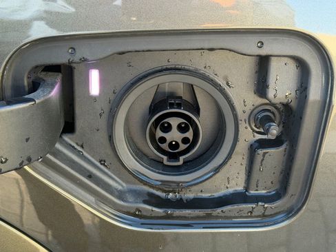 Used 2022 BMW X5 xDrive45e w/ M Sport Package image 34