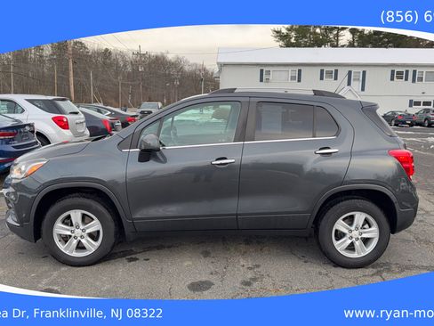 Used 2018 Chevrolet Trax LT w/ LT Convenience Package image 4