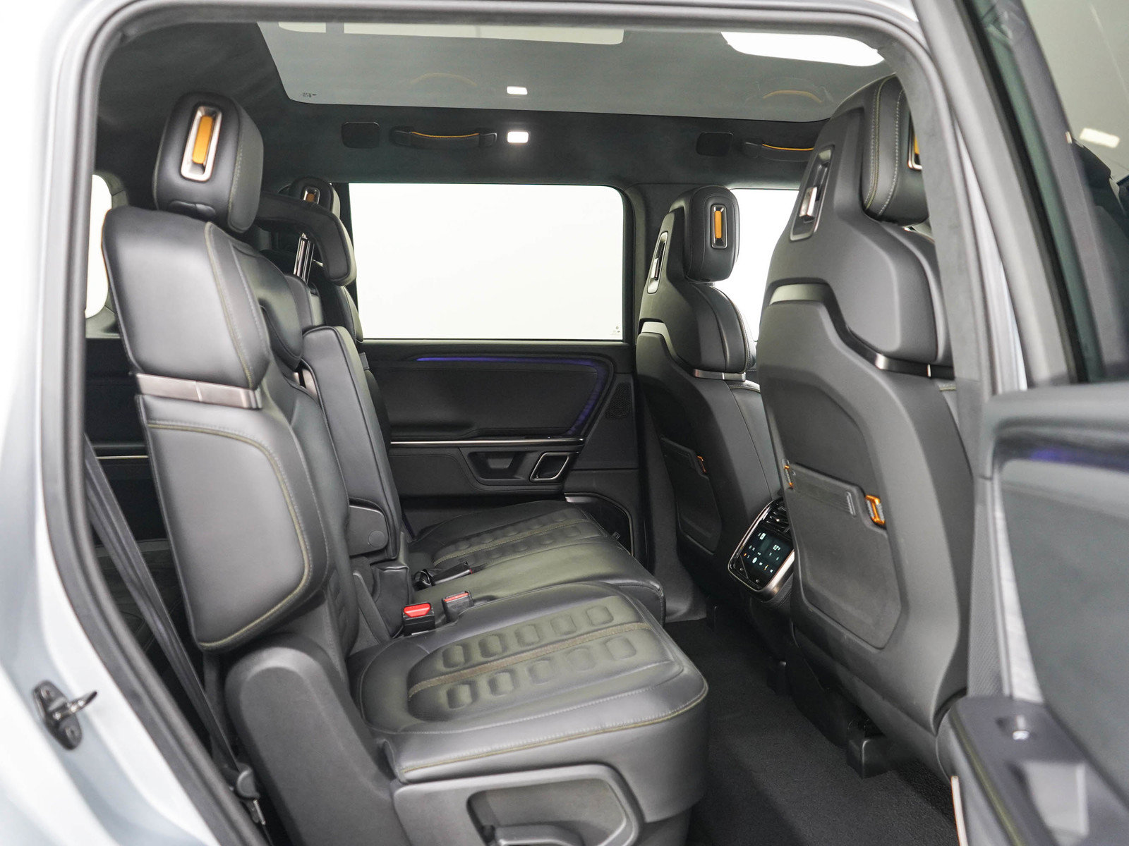 Used 2024 Rivian R1S Adventure Dual AWD/4WD image 12