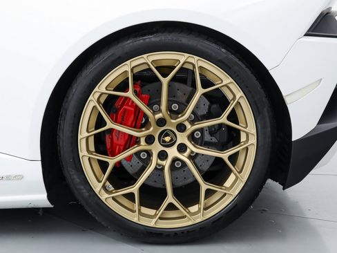 Used 2024 Lamborghini Huracan EVO image 38