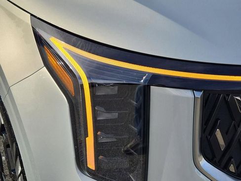 New 2026 Kia Carnival EX image 5