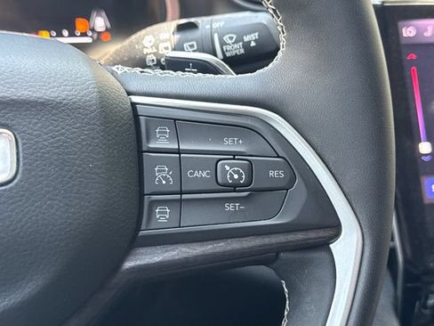 Used 2023 Jeep Grand Cherokee Limited AWD/4WD image 29
