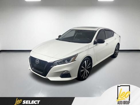 Used 2021 Nissan Altima 2.5 SR w/ SR Premium Package AWD/4WD image 1