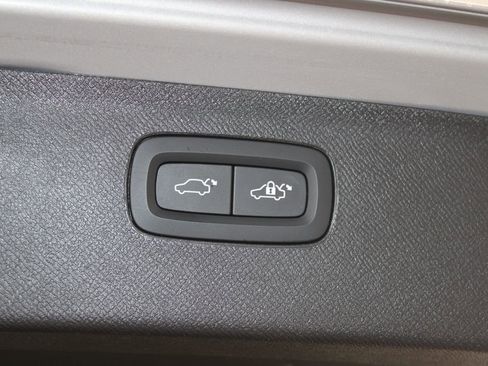 Used 2023 Volvo XC90 B5 Plus image 17