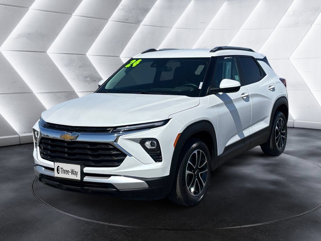 Used 2024 Chevrolet TrailBlazer LT w/ LT Cold Weather Package FWD image 1