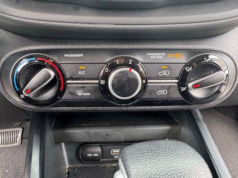 Used 2022 Kia Soul LX FWD image 13