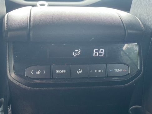 Used 2022 Toyota Highlander XSE FWD image 21