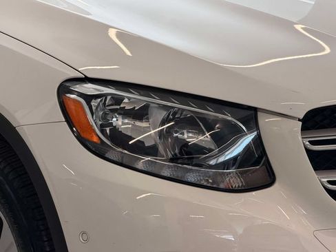 Used 2018 Mercedes-Benz GLC 300 4MATIC image 9