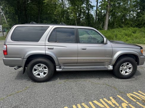 Used 2002 Toyota 4Runner SR5 AWD/4WD image 6