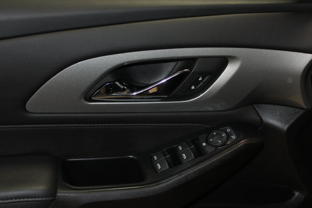Used 2023 Chevrolet Traverse LT AWD/4WD image 6