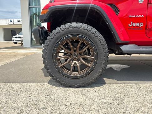 Used 2022 Jeep Wrangler Unlimited Sahara w/ LED Lighting Group AWD/4WD image 23
