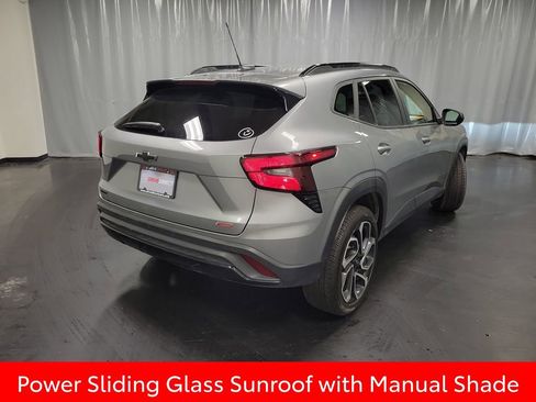 Used 2025 Chevrolet Trax RS w/ Sunroof Package FWD image 8