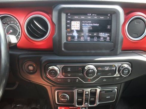 Used 2020 Jeep Gladiator Rubicon image 3