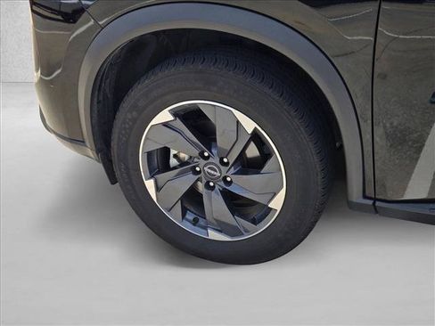 Used 2025 Nissan Rogue SV FWD image 19