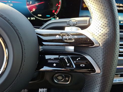 Used 2025 Mercedes-Benz GLS 580 4MATIC image 22