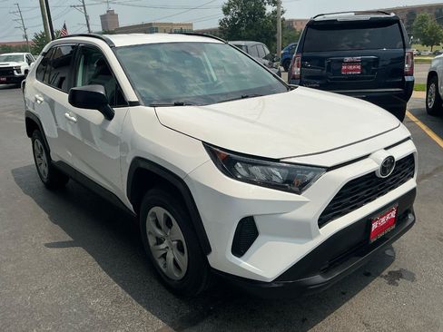 Used 2021 Toyota RAV4 LE AWD/4WD image 3
