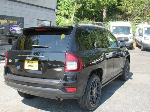Used 2017 Jeep Compass Latitude image 5