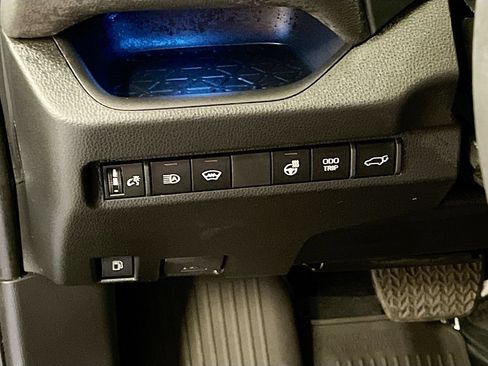 Used 2025 Toyota RAV4 XSE w/ Weather Package AWD/4WD image 10
