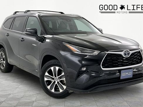 Used 2021 Toyota Highlander XLE AWD/4WD image 1