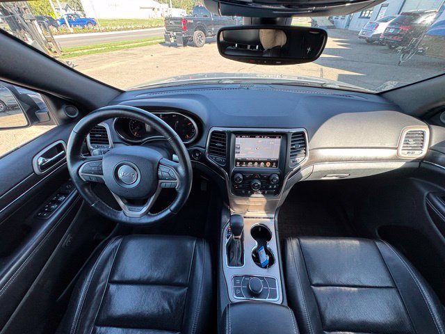Used 2017 Jeep Grand Cherokee Limited w/ Luxury Group II AWD/4WD image 16