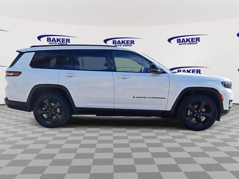 Used 2023 Jeep Grand Cherokee L Laredo image 2