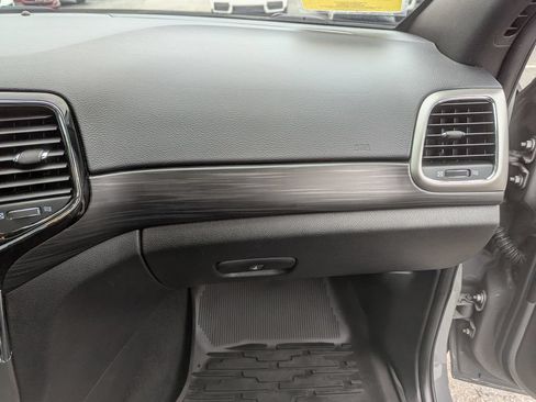 Used 2020 Jeep Grand Cherokee Altitude AWD/4WD image 35