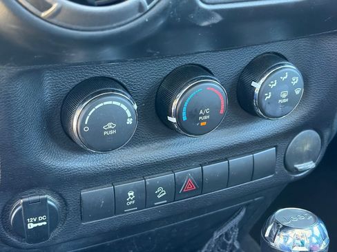 Used 2017 Jeep Wrangler Unlimited Sport w/ Connectivity Group AWD/4WD image 8