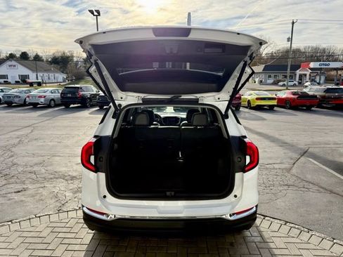 Used 2022 GMC Terrain SLT w/ Infotainment Package II image 12