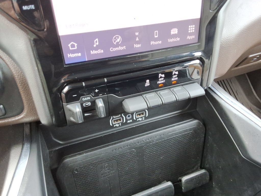 Used 2025 RAM 1500 Laramie w/ Off Road Group AWD/4WD image 34