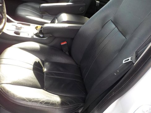 Used 2015 Land Rover LR4 HSE image 17