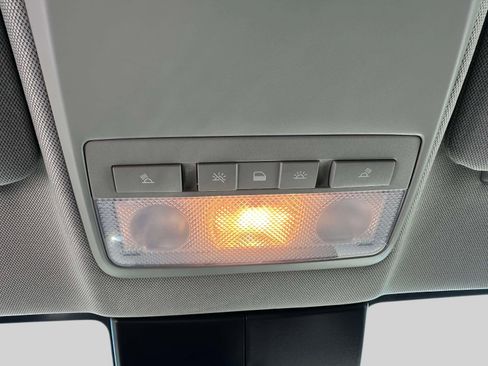 Used 2022 Chevrolet Trax LT w/ LT Convenience Package image 32