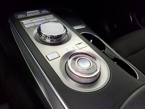 Used 2022 Genesis GV70 3.5T Sport image 32