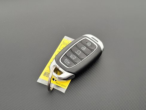 Used 2022 Hyundai Elantra Limited w/ Cargo Package FWD image 11