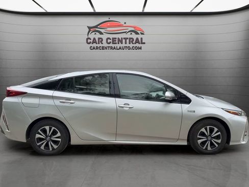 Used 2018 Toyota Prius Prime Advanced FWD image 6
