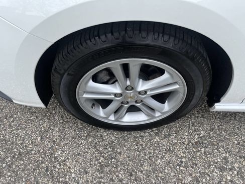 Used 2016 Chevrolet Cruze LT w/ Sun And Sound Package FWD image 9