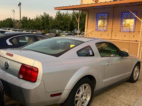 Used 2008 Ford Mustang Premium RWD image 4